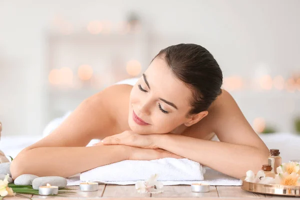 Beautiful Young Woman Relaxing Spa Salon — Stock Photo, Image