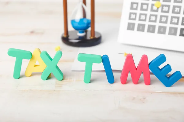 Text Tax Time Calendar Hourglass Table — Stock Photo, Image