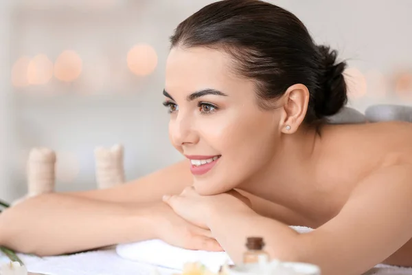 Beautiful Young Woman Relaxing Spa Salon — Stock Photo, Image