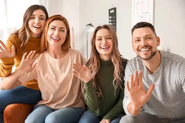 Amici Che Utilizzano Video Chat Casa — Foto Stock