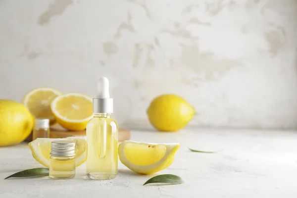 Bottles Lemon Essential Oil Table — Stock Photo, Image