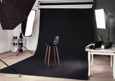 Modern fotoğraf stüdyosunun içi.