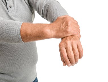 Beyaz arka planda Parkinson sendromu olan son sınıf öğrencisi.