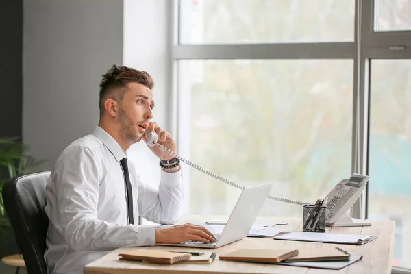 Young Businessman Talking Telephone Office — Stock Photo, Image