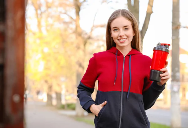 Young Sporty Woman Protein Shake Outdoors — Stock Photo, Image