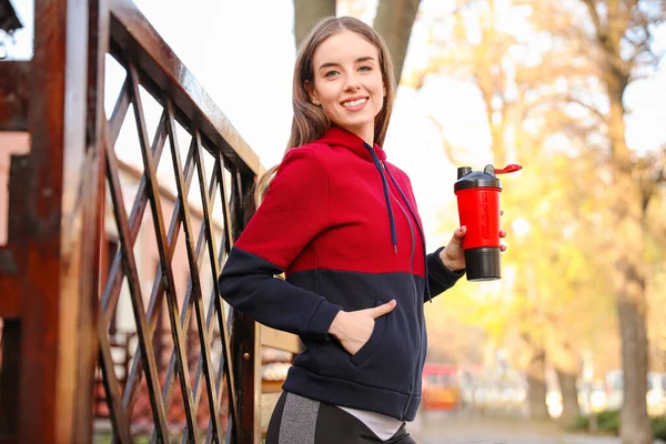 Young Sporty Woman Protein Shake Outdoors — Stock Photo, Image