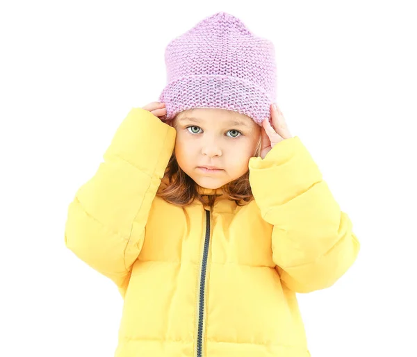 かわいいです女の子で冬服で光の背景 — ストック写真