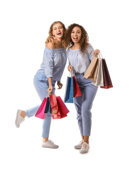 Belles Jeunes Femmes Avec Des Sacs Provisions Sur Fond Blanc — Photo