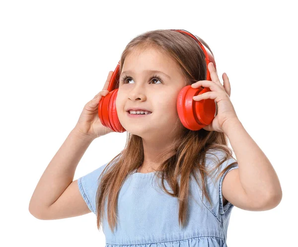 Beyaz Arka Planda Müzik Dinleyen Tatlı Küçük Kız — Stok fotoğraf
