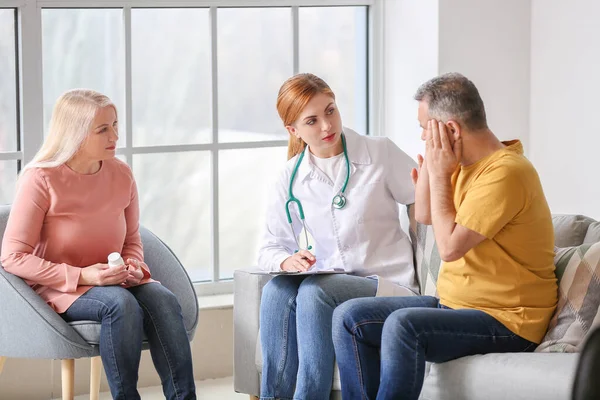 Mature Couple Visiting Doctor Clinic — Stock Photo, Image