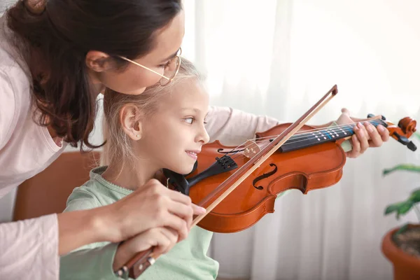 Private Music Teacher Giving Violin Lessons Little Girl Home — Stock Photo, Image