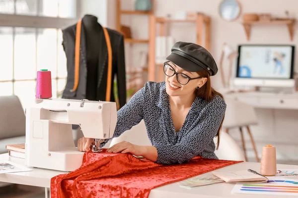 Young Woman Sewing Clothes Atelier — Stock Photo, Image