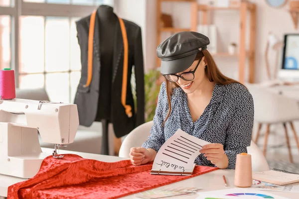 Young Woman Sewing Clothes Atelier — Stock Photo, Image