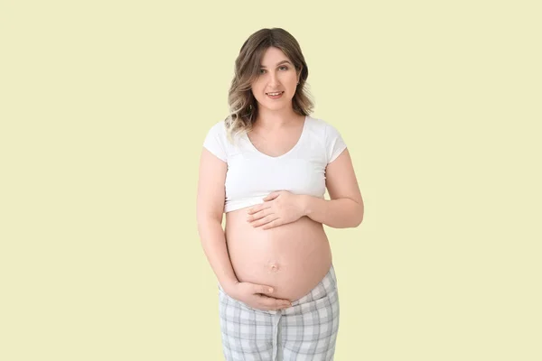 Hermosa Mujer Embarazada Sobre Fondo Color —  Fotos de Stock