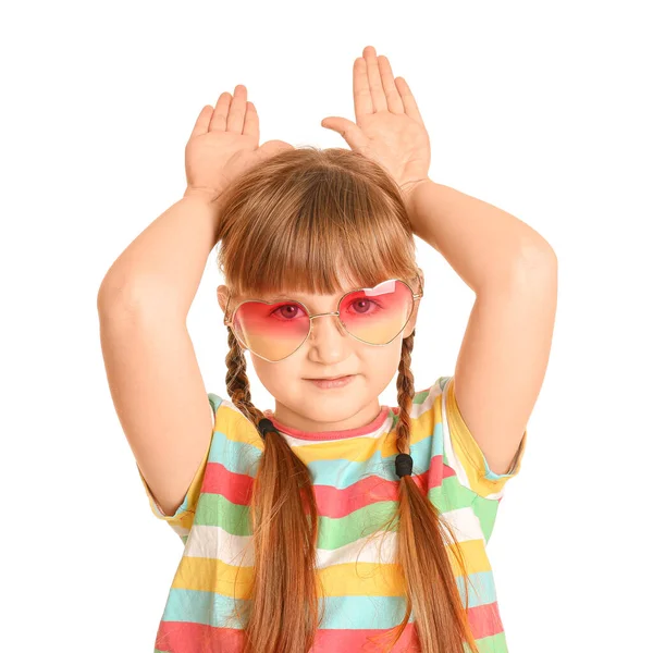 Zabawna Dziewczynka Okularach Przeciwsłonecznych Białym Tle — Zdjęcie stockowe