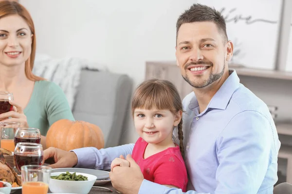 Father Daughter Celebrating Thanksgiving Day Home — Stock Photo, Image