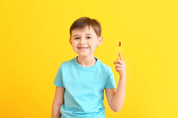 Милий Маленький Хлопчик Зубною Щіткою Кольоровому Фоні — стокове фото