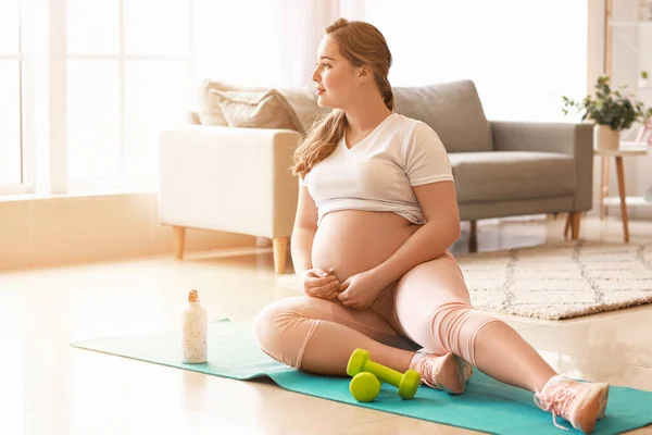 Sporty Pregnant Woman Home — Stock Photo, Image