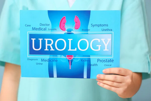 Γιατρός Κρατώντας Χαρτί Λέξη Urology Στο Φόντο Χρώμα — Φωτογραφία Αρχείου