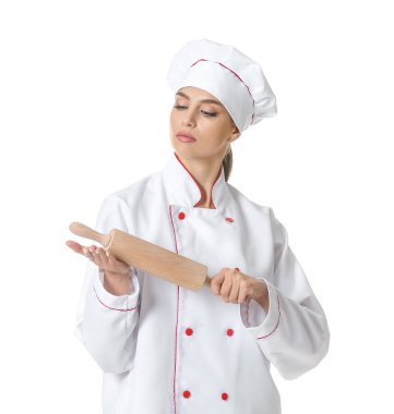 Beyaz arka planda merdanesi olan güzel bir kadın şef.