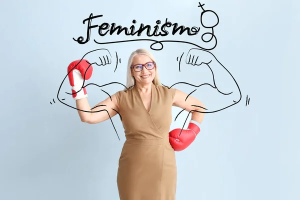 Vrouw Bokshandschoenen Kleur Achtergrond Begrip Feminisme — Stockfoto