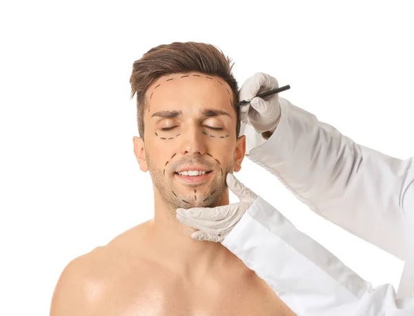 Plastkirurg Applicera Märkning Manligt Ansikte Mot Vit Bakgrund — Stockfoto