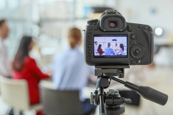 Съемки собеседования с заявителем в офисе
