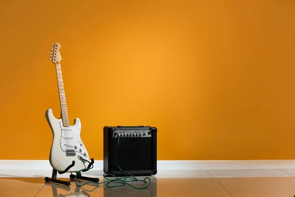 Modern Guitar Amplifier Color Wall — Stock Photo, Image
