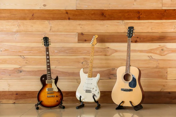 Modern Guitars Wooden Wall — Stock Photo, Image