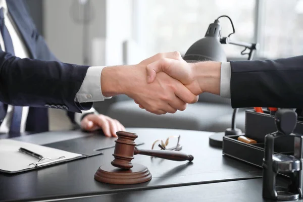 Male Lawyer Client Shaking Hands Office — Stock Photo, Image