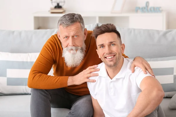 Portrait Senior Man His Adult Son Home — Stock Photo, Image