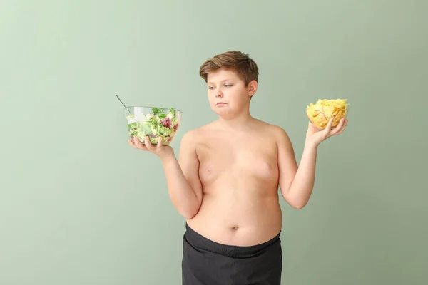 Overweight Boy Choosing Salad Chips Color Background — Stock Photo, Image