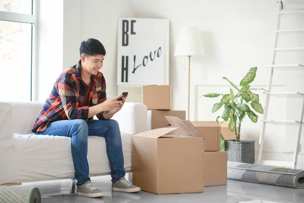 Asian Man Mobile Phone Sitting Sofa Moving Day — Stock Photo, Image