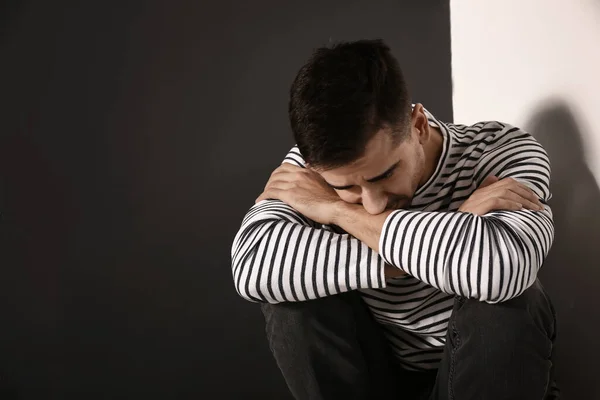 Depressed Young Man Sitting Wall — Stock Photo, Image