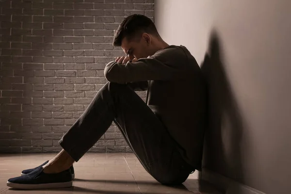 Depressed Young Man Grey Wall — Stock Photo, Image