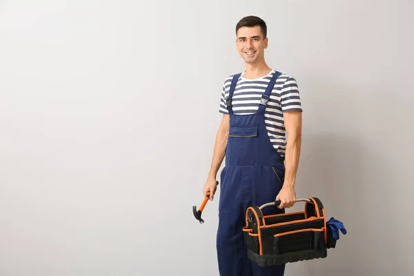 Hermoso Trabajador Masculino Sobre Fondo Claro — Foto de Stock