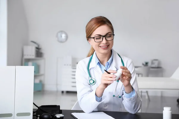 Ärztin Nutzt Videochat Klinik — Stockfoto