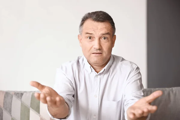 Mature Man Using Video Chat Home — Stock Photo, Image