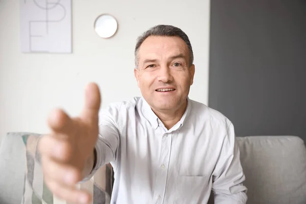 Mature Man Using Video Chat Home — Stock Photo, Image