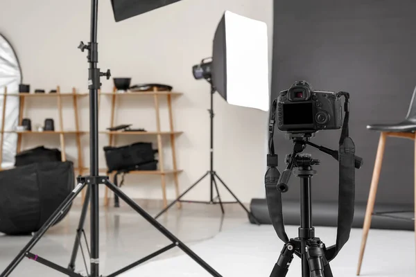 Moderní Kamera Profesionálním Fotostudiu — Stock fotografie