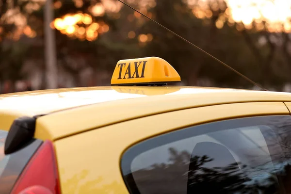 Taxi Moderno Carretera Ciudad Primer Plano — Foto de Stock