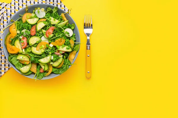 Bowl Tasty Salad Color Background — Stock Photo, Image