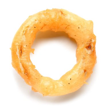 Beyaz arka planda kızarmış soğan halkası.