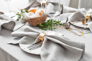 Paskalya kutlaması için güzel bir masa.