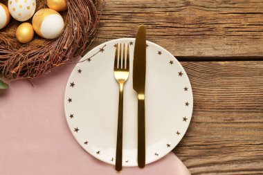 Paskalya kutlaması için güzel bir masa.