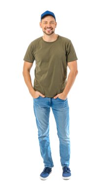 Beyaz arka planda erkek kamyon şoförü