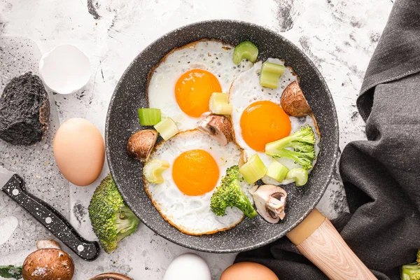 Frying Pan Cooked Eggs Vegetables White Background — Stock Photo, Image