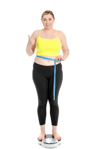 Übergewichtige Frau Steht Auf Einer Waage Vor Weißem Hintergrund Konzept — Stockfoto