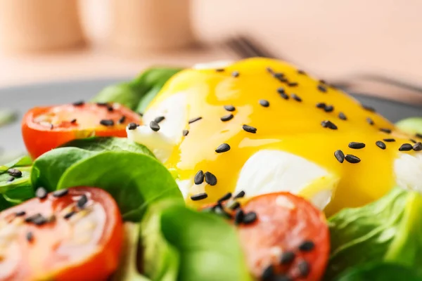 Tasty Egg Benedict Plate Closeup — Stock Photo, Image