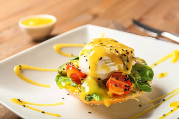 Tasty Egg Benedict Plate Closeup — Stock Photo, Image